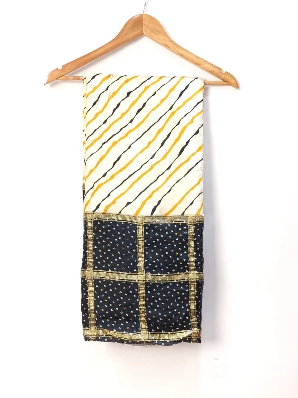 Bandhani blast Stripes with Black border QS251929