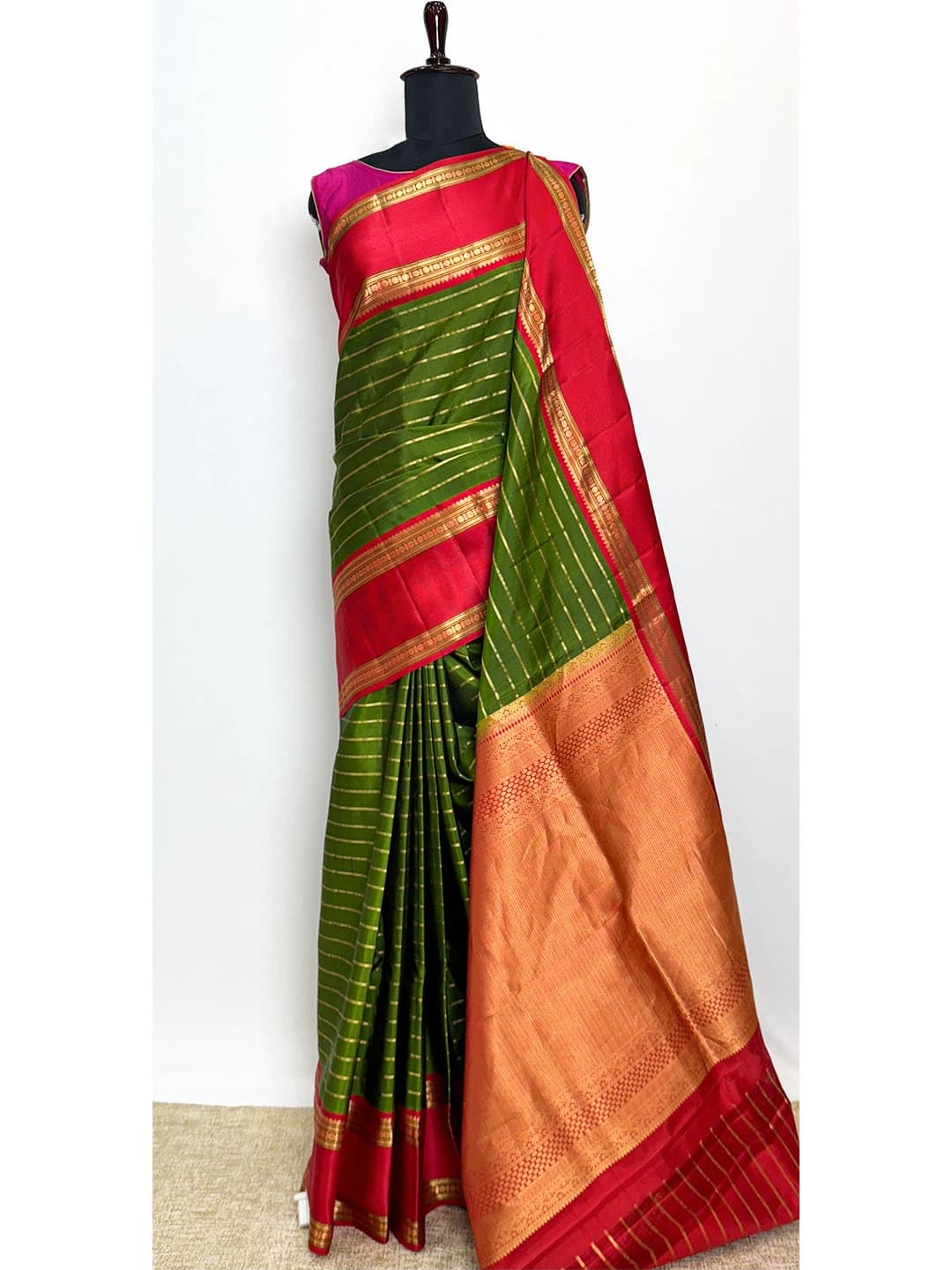 Handloom Pure Silk Sarees - Green Colour with Red Border QS206673