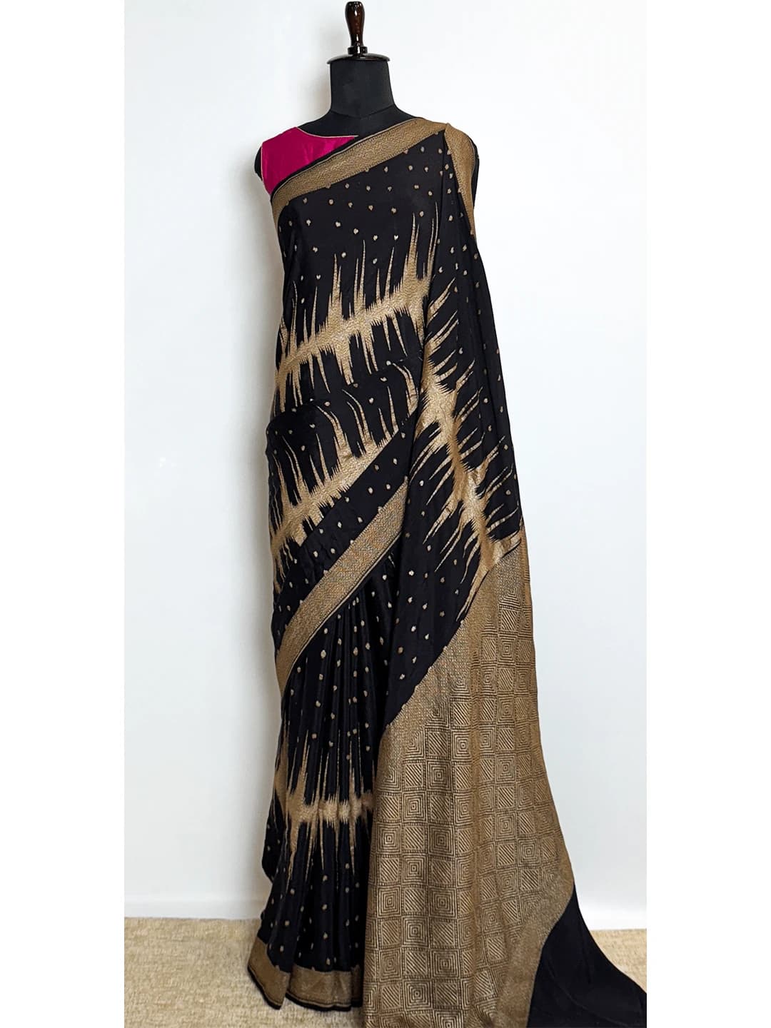 Pure Crape Georgette Saree - Black Colour - QS208556