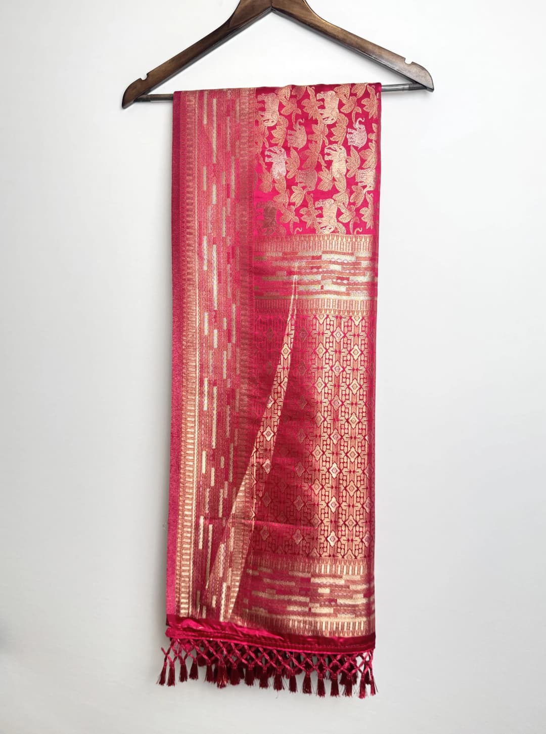 Banarasi Saree With Elephant Motif Pink QS266561