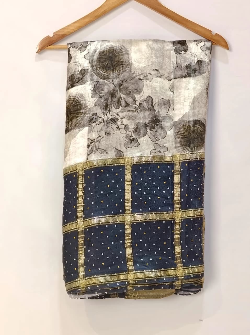 Bandhani blast Elegant Floral Print Saree with Black and Gold Border QS251922